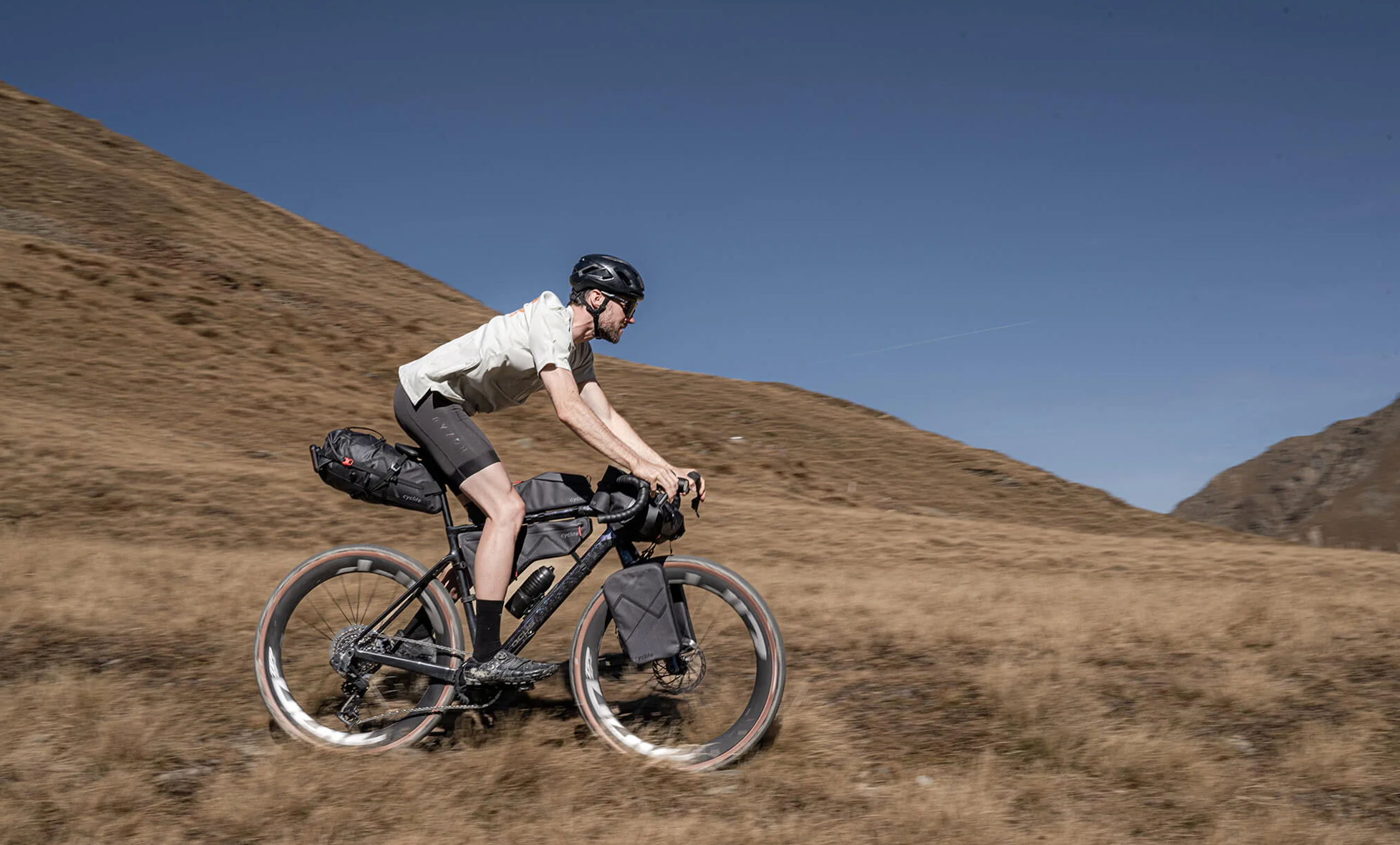Am Ende ist die beste Bikepacking-Tasche immer diejenige, die Sie unterwegs komplett vergessen, weil sie perfekt sitzt, Ihren Rhythmus unterstützt und einfach funktioniert.